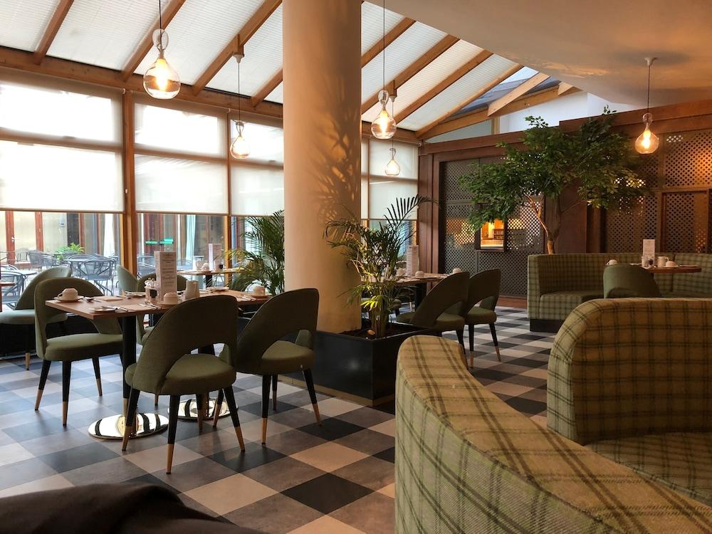 Tullamore Court Hotel Esterno foto